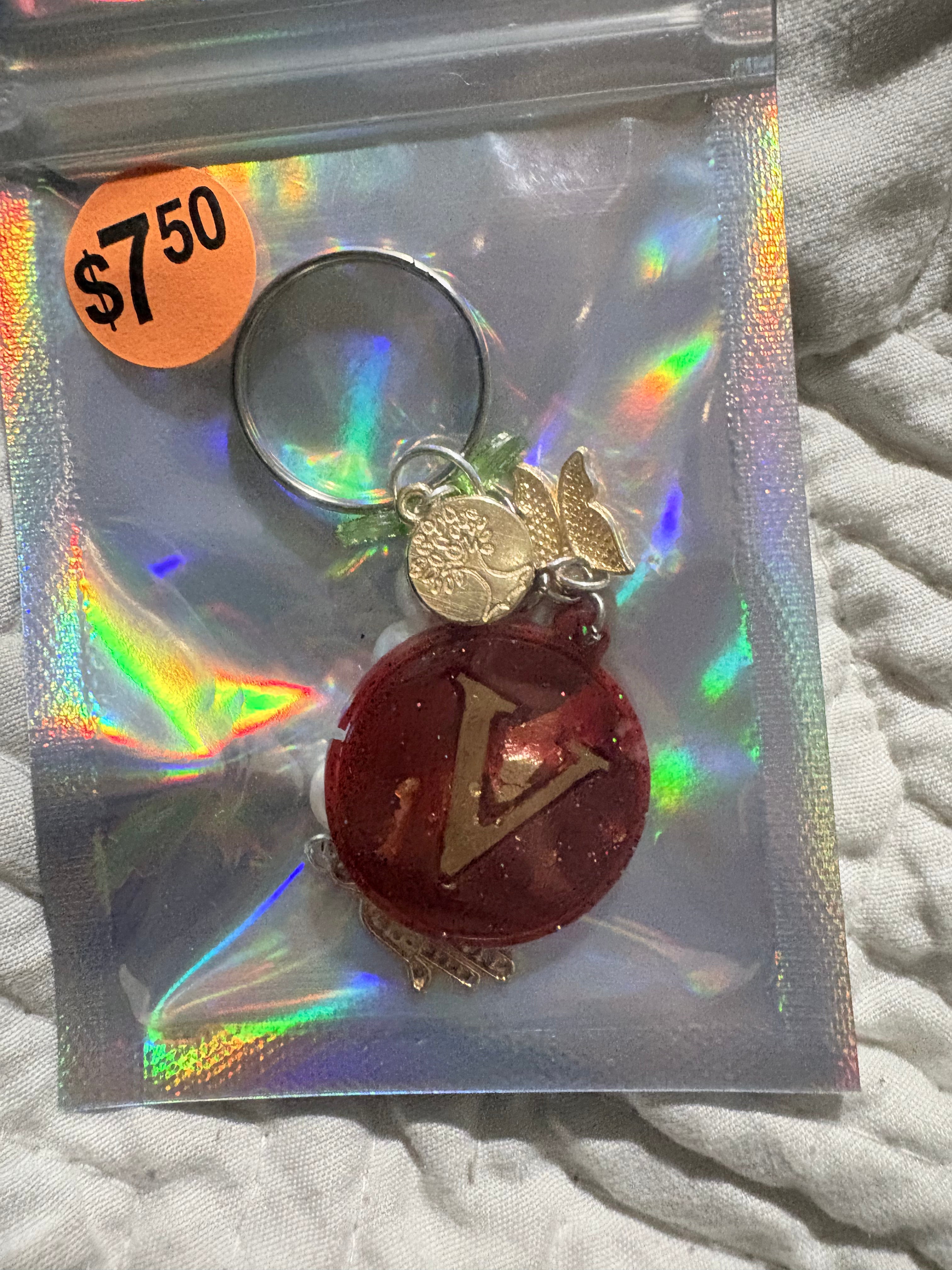 V initial keychain charm